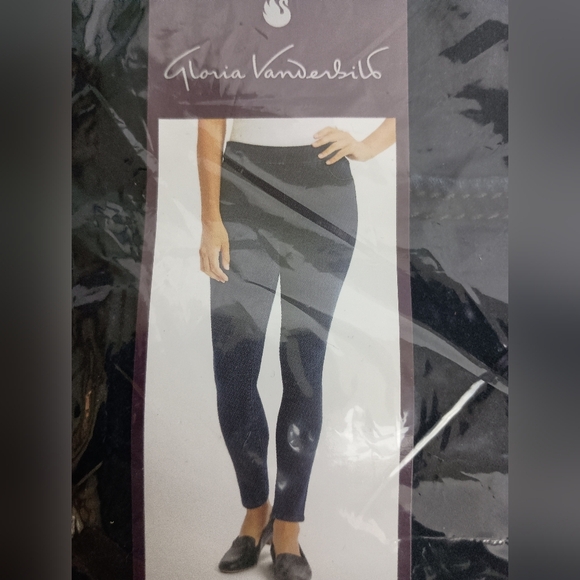 NWT GLORIA VANDERBILT Beverly Blue High Rise pull On Comfortable Jeans (#110) - Picture 1 of 6